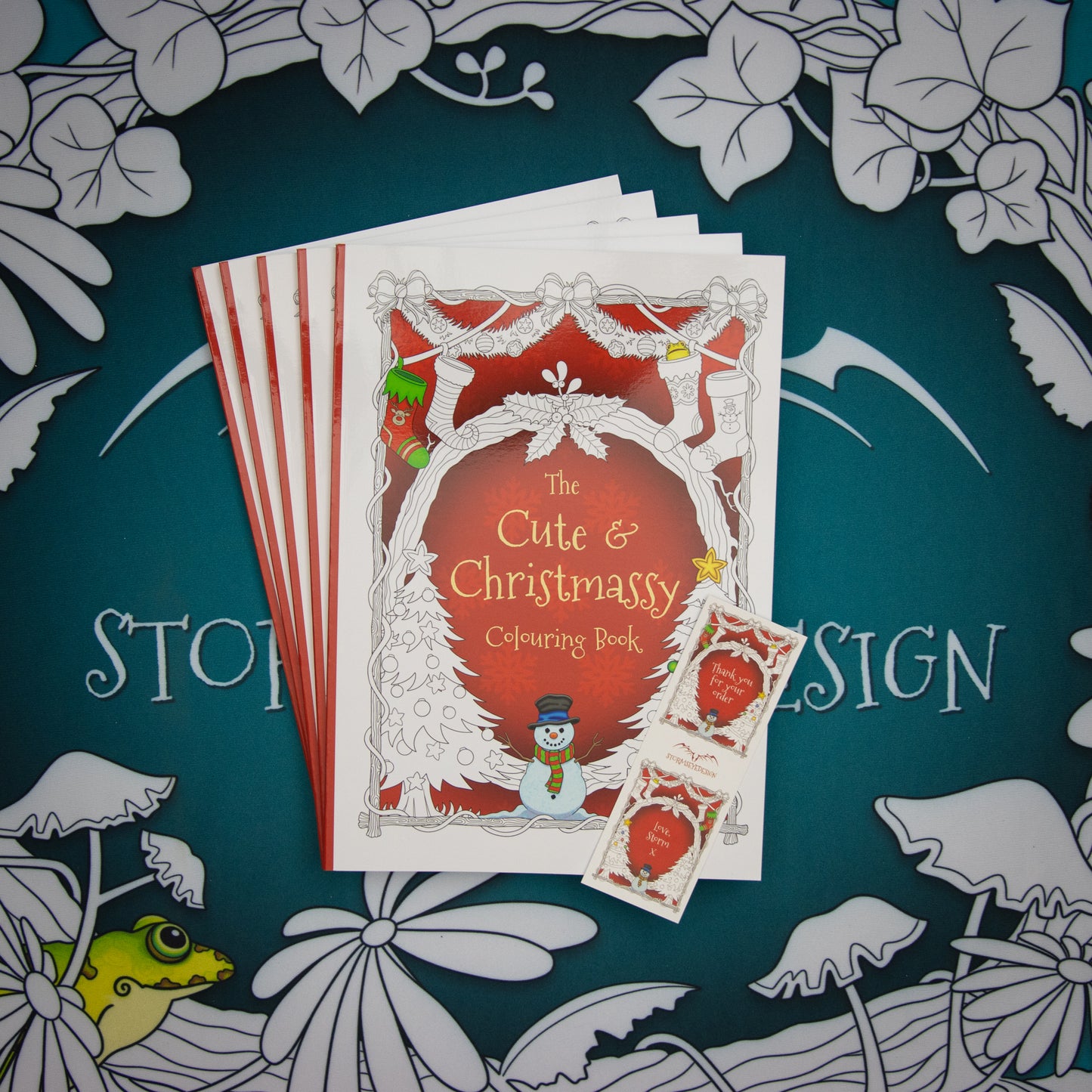 The Cute & Christmassy Colouring Book | 32 Xmas Themed Designs to Colour | Paperback A4